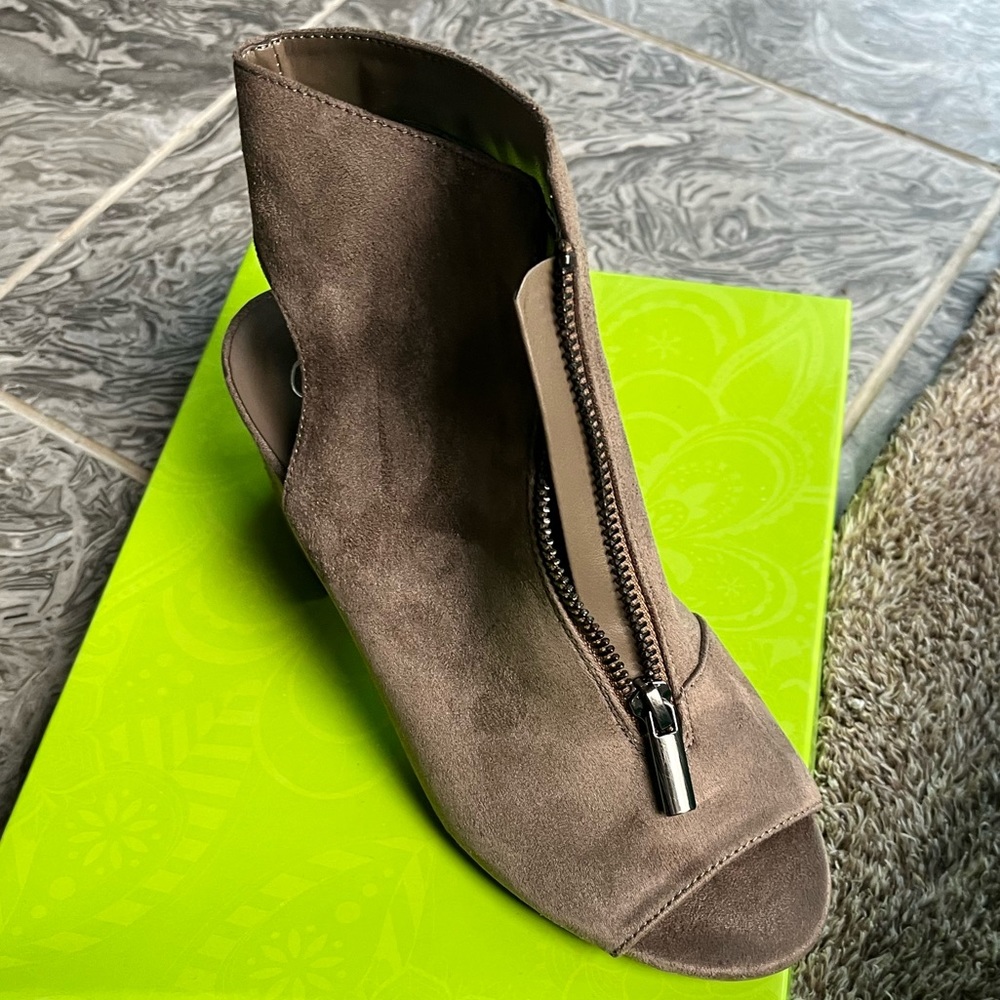“Y-Not” Smokey Taupe Zip-Up Booties